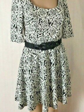 Candie's Women's Dress Size L Belted Black White Roses Fit N Flare Heavyweight